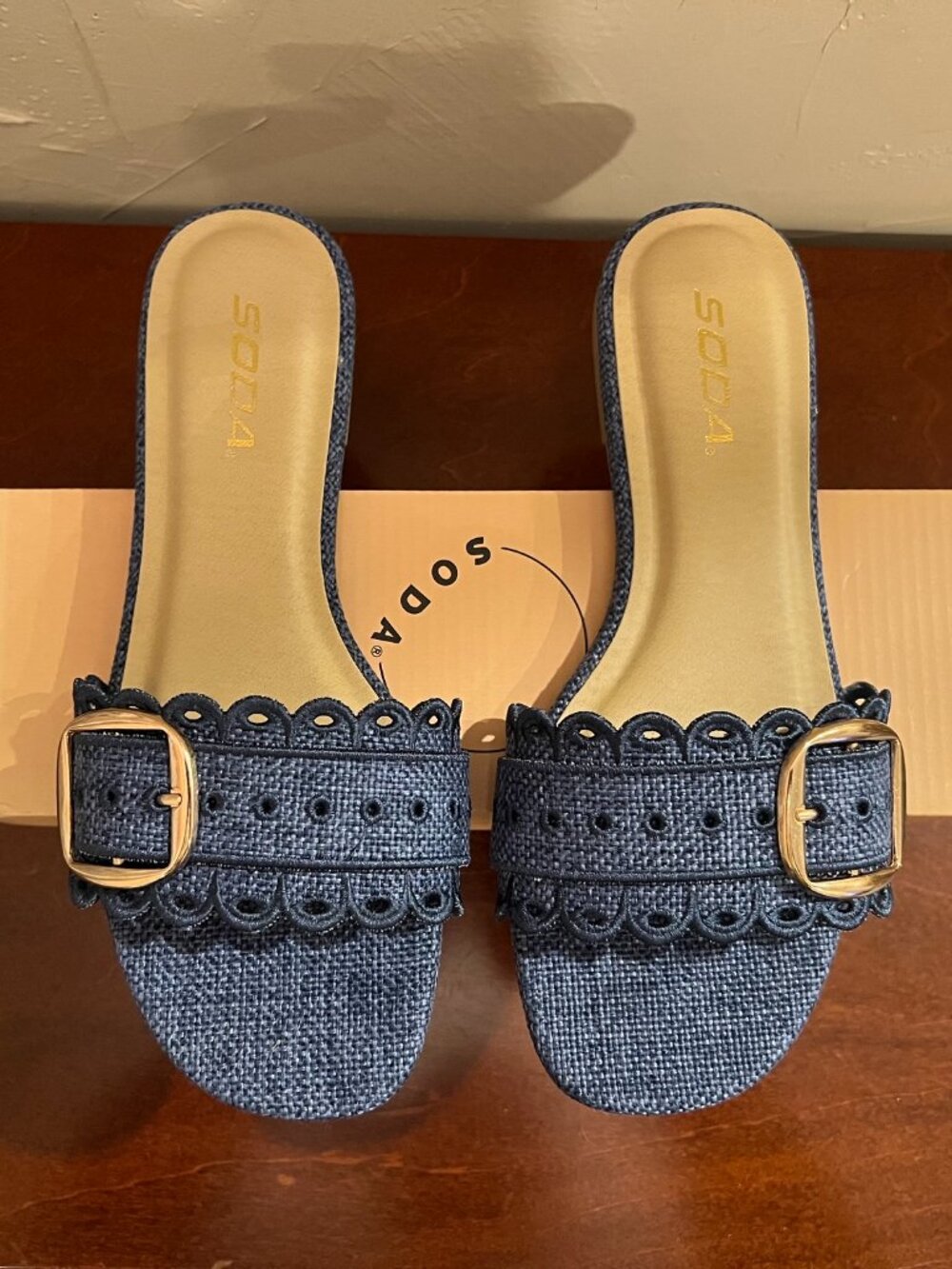 Soda Nuala-S Women’s Blue Slide Sandals Scalloped Buckle Detail Size 6.5